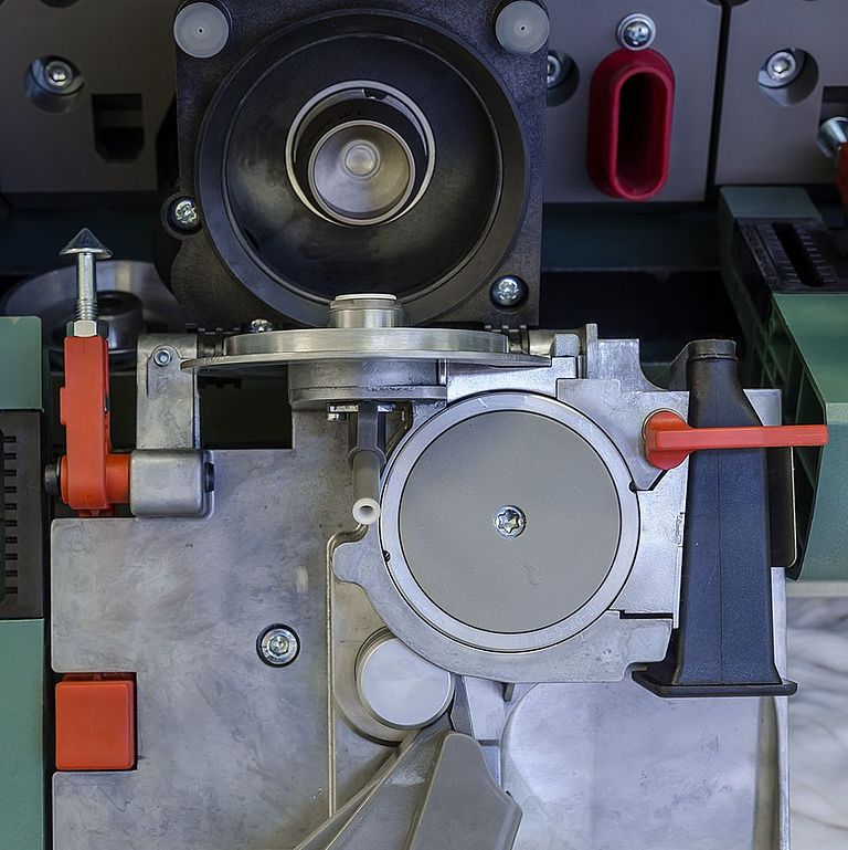 R 37 redesigned spinning box with exchangeable trash channels