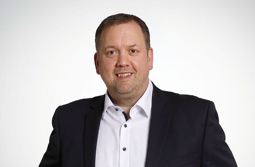 Timo Lüdorff Timo Lüdorff, Chief Operating Officer Man-Made Fiber Division