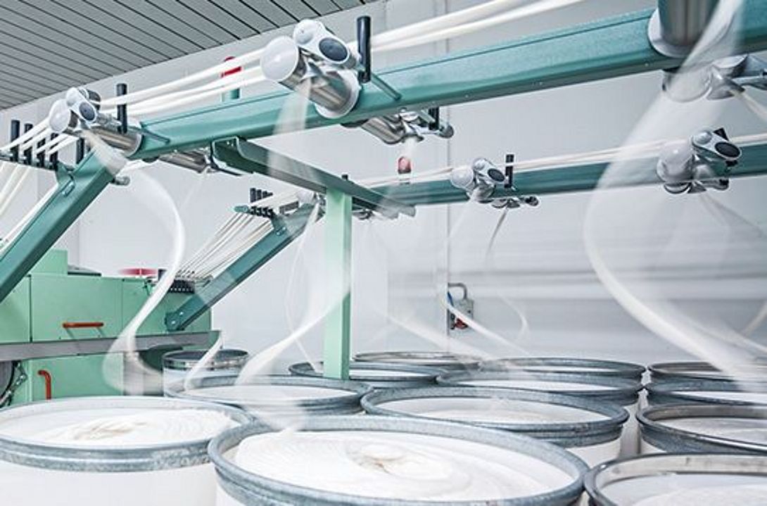 Detailed view of a running Rieter draw frame