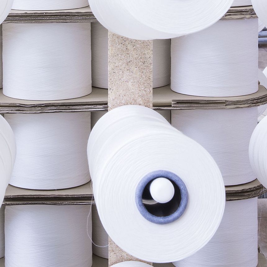 Air-jet yarn packages