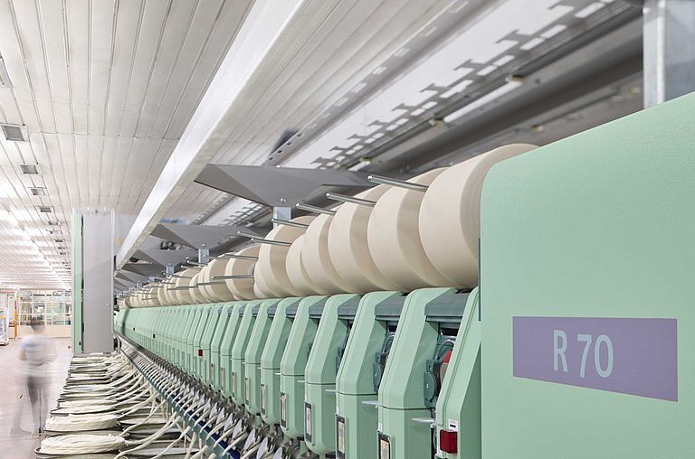 Rotor spinning machine in a spinning mill