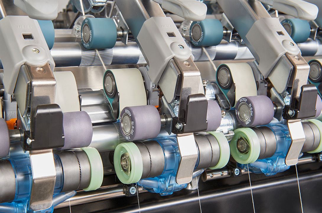 Close-up of five spinning positions with the compacting device COMPACTdrum