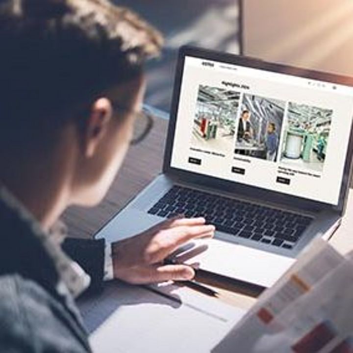 Symbol: Financial analyst browsing through Rieter's Annual Report 2024 on a laptop computer..